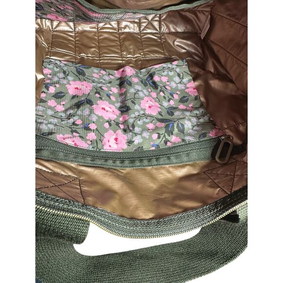 Lesportsac Essential Cr Small Weekender
Pink Rosette NWOT green pink black - Picture 10 of 11